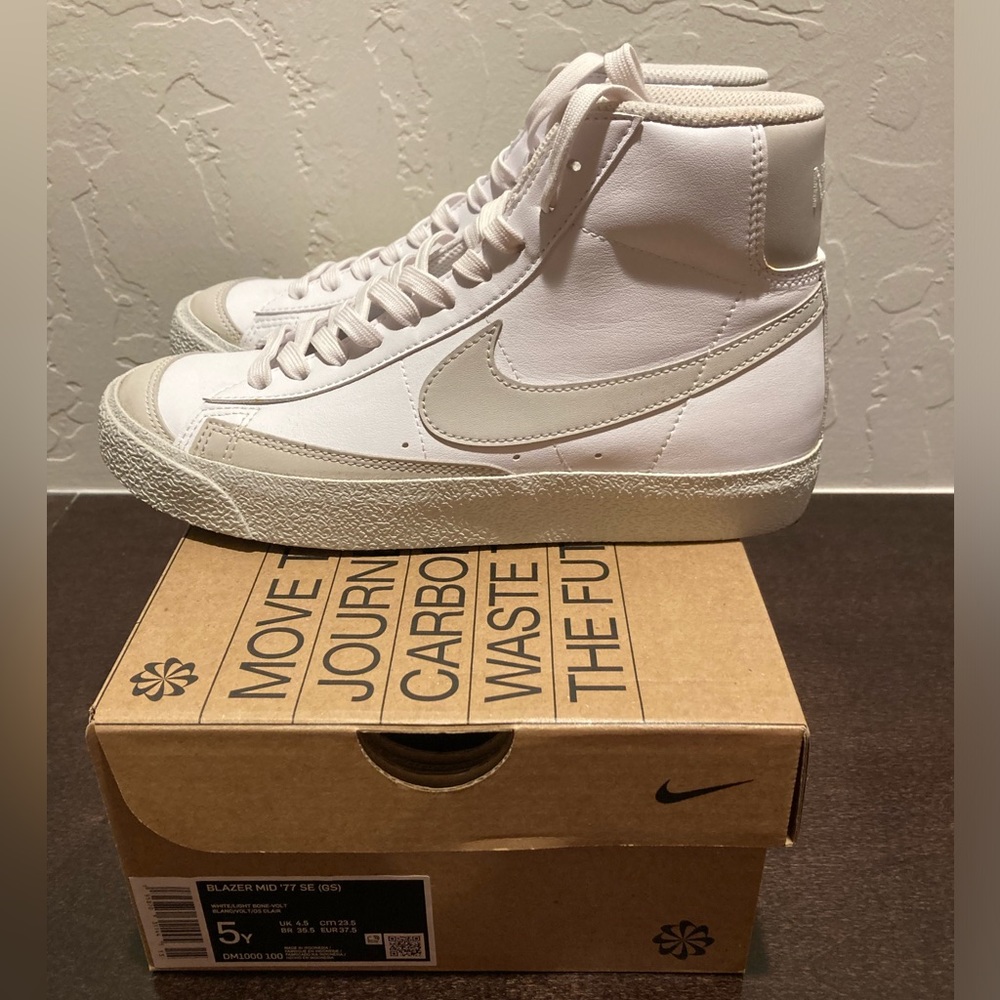 NIKE BLAZERS